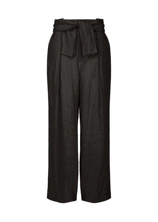 A product shot of the HAAT JIKI trousers in black (15).