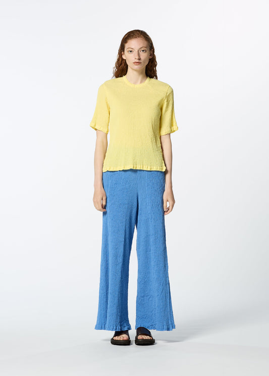 A model wears the HAAT KYO CHIJIMI MAY trousers.