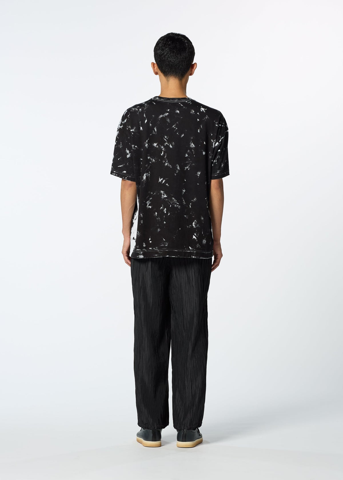 A model wears the HaaT SHIBARI BOTTOM shibari-bottom-trousers-black-1.