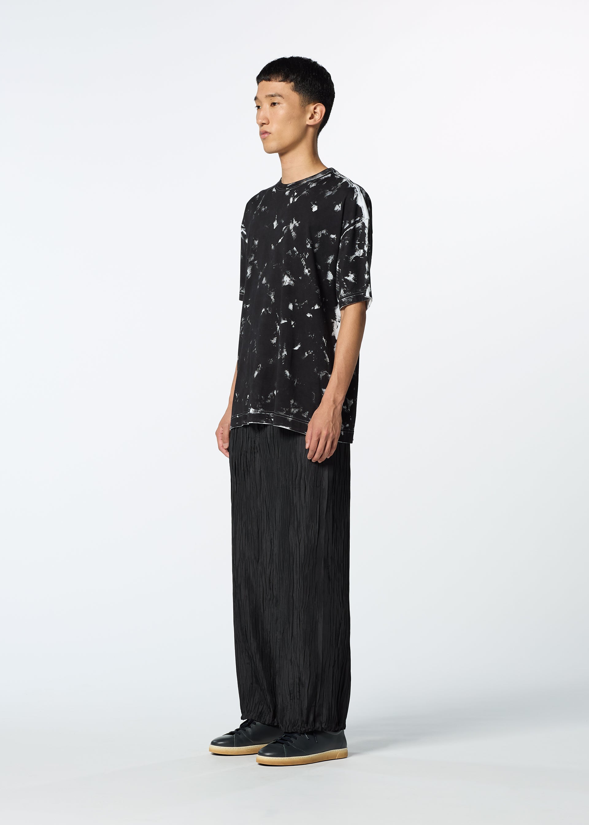 A model wears the HaaT SHIBARI BOTTOM shibari-bottom-trousers-black-1.