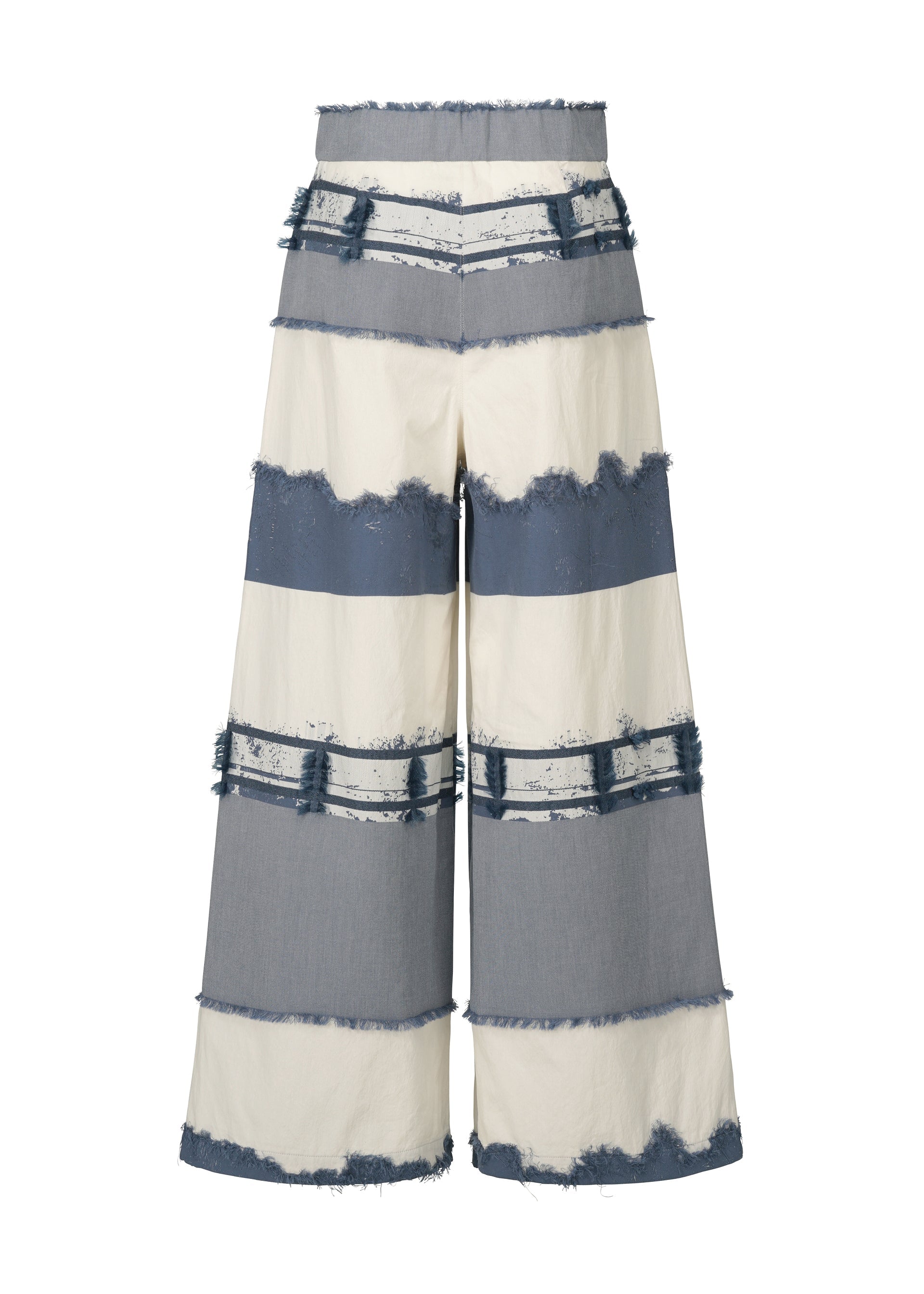 A detail shot of the HAAT KASANEGAKE trousers.