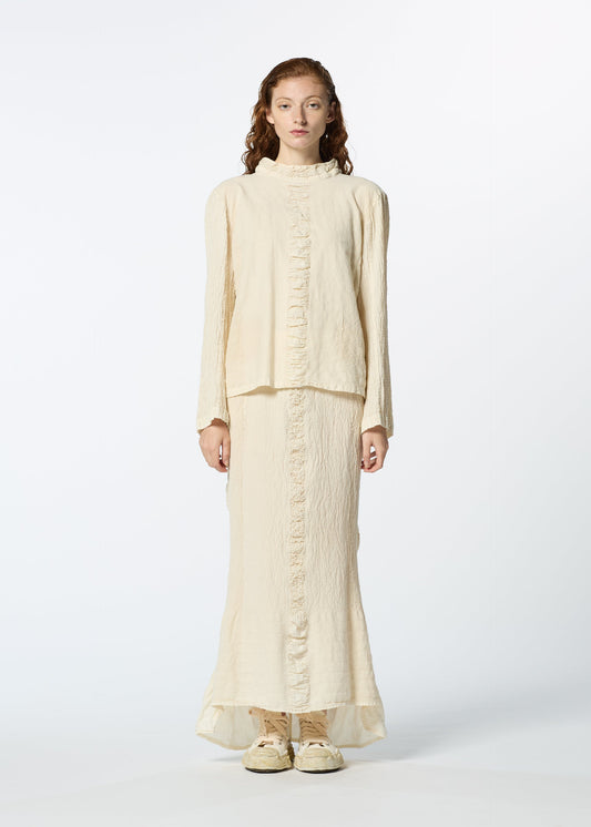 A model wears the HAAT TENMOKU COTTON skirt.