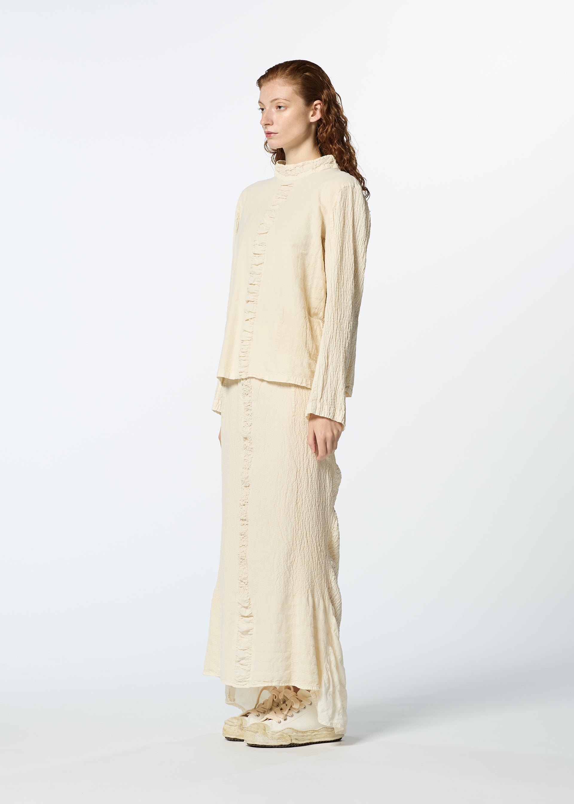 A model wears the HAAT TENMOKU COTTON skirt.