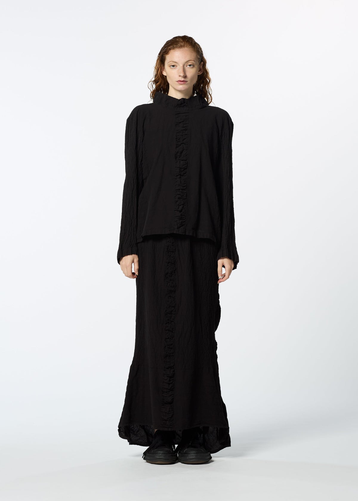 A model wears the HAAT TENMOKU COTTON skirt.