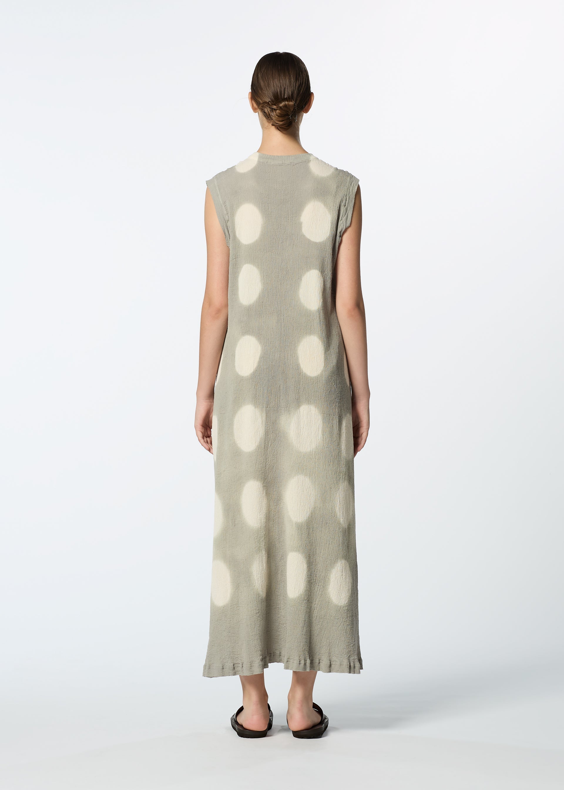 A model wears the HAAT KYO CHIJIMI ITAJIME dress.