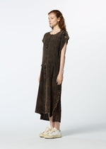 A model wears the HAAT TENMOKU COTTON dress.