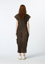A model wears the HAAT TENMOKU COTTON dress.