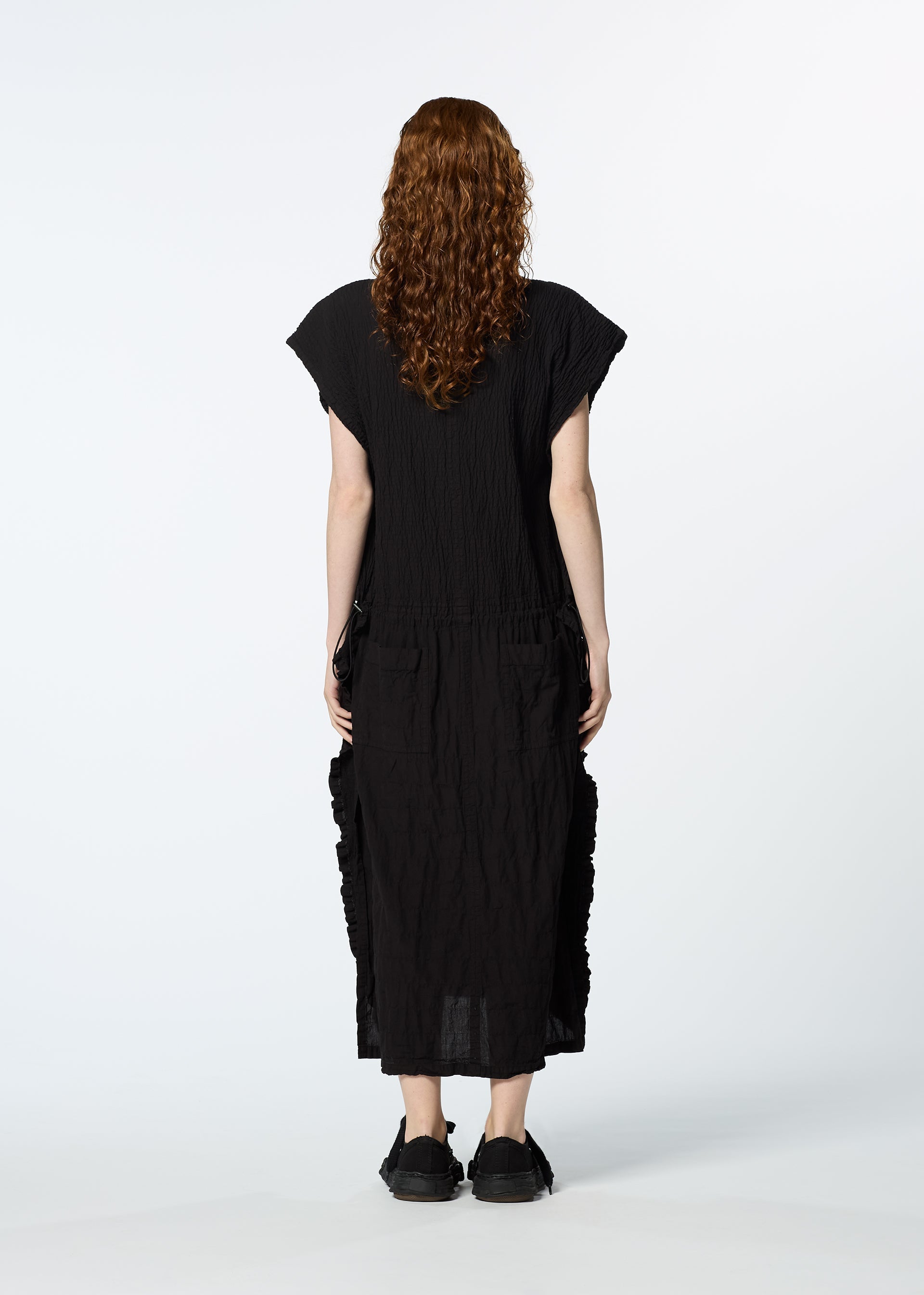 A model wears the HAAT TENMOKU COTTON dress.