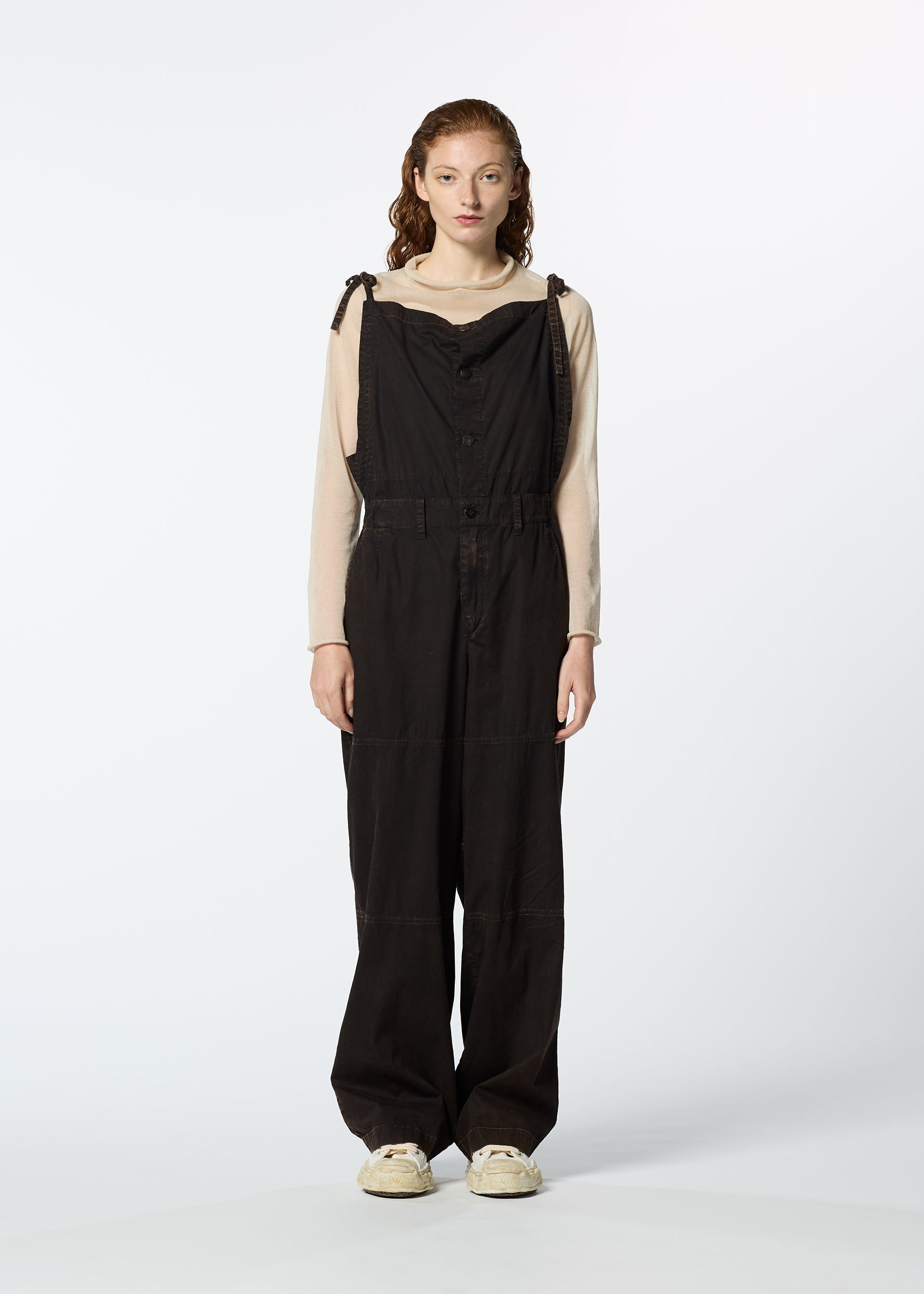 A model wears the HAAT TENMOKU BOTTOM jumpsuit.