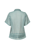A detail shot of the HAAT 2 SIDE PINTUCKING shirt.