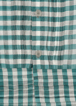 A detail shot of the HAAT 2 SIDE PINTUCKING shirt.