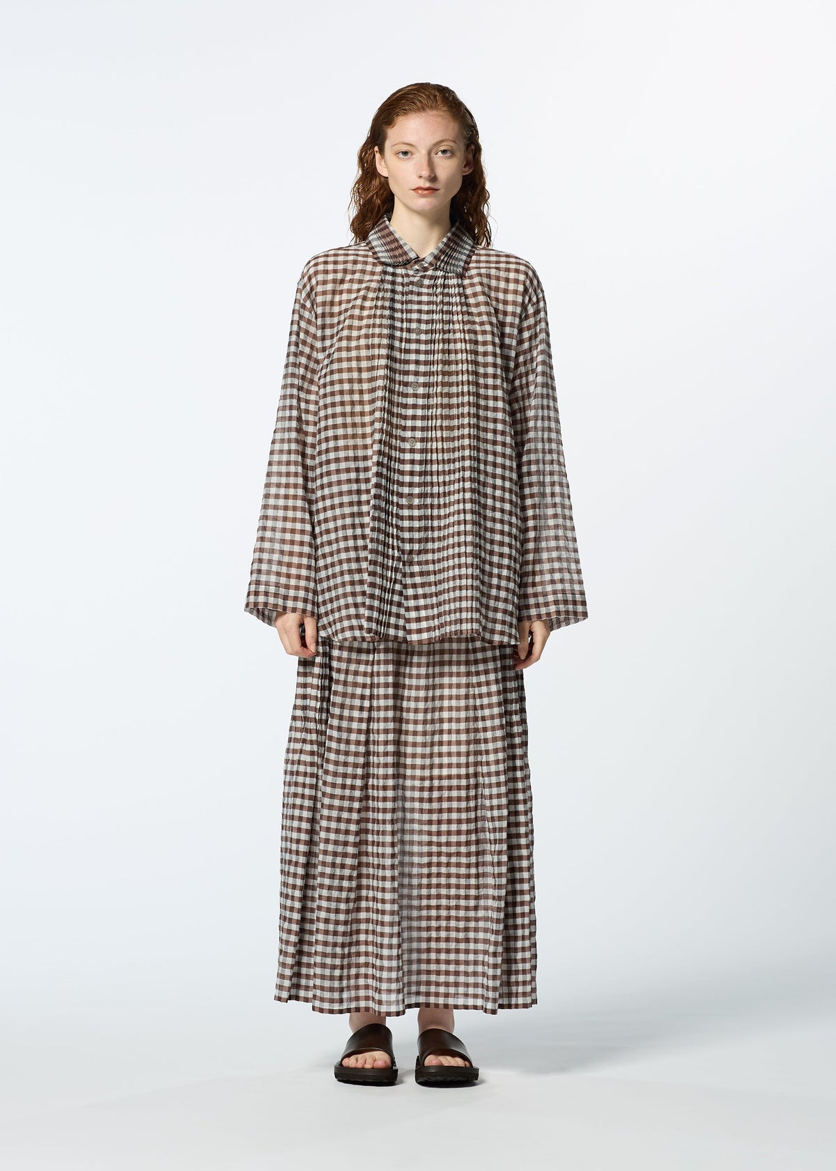 A model wears the HAAT 2 SIDE PINTUCKING shirt.