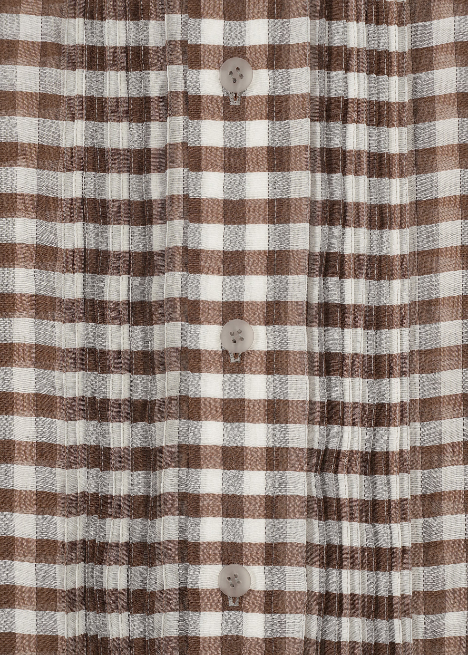 A detail shot of the HAAT 2 SIDE PINTUCKING shirt.