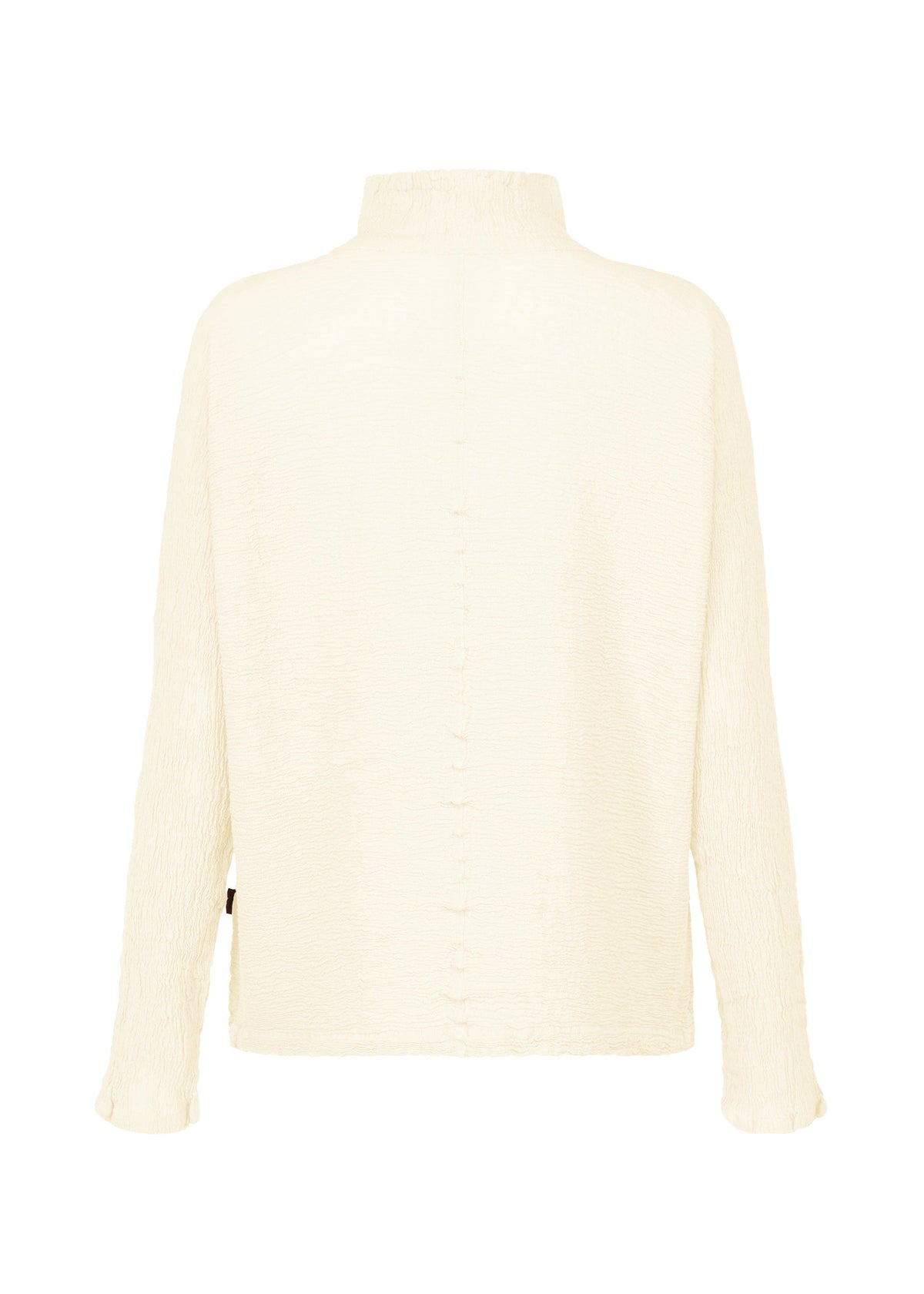 A detail shot of the HAAT KYO CHIJIMI 2WAY JANUARY 1 shirt.