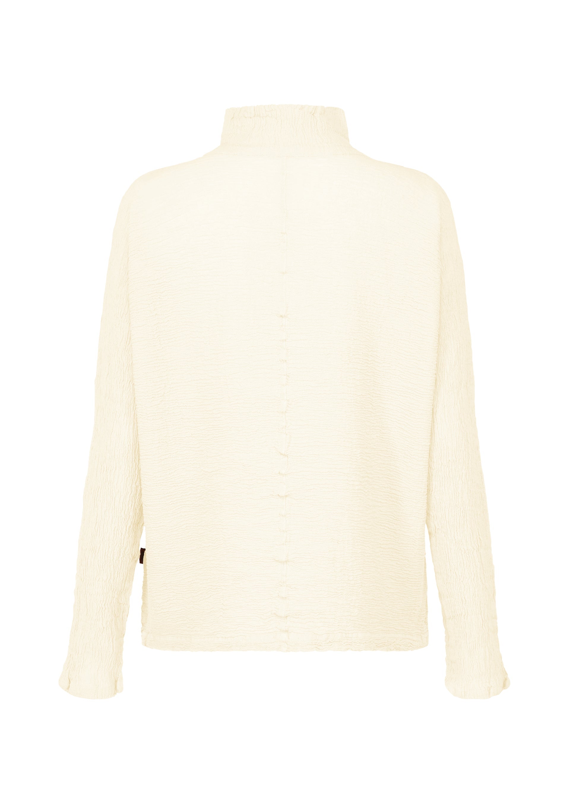 A detail shot of the HAAT KYO CHIJIMI 2WAY JANUARY 1 shirt.