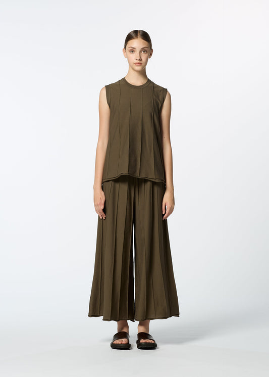 A model wears the HAAT RADIAL LINE KNIT trousers.