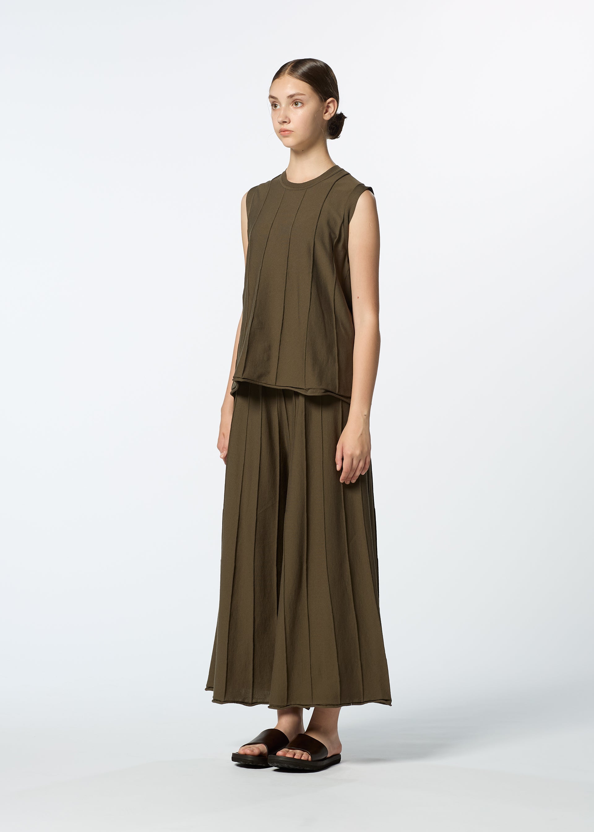 A model wears the HAAT RADIAL LINE KNIT trousers.