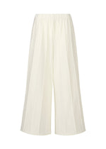 A product shot of the HAAT RADIAL LINE KNIT trousers in white (01).