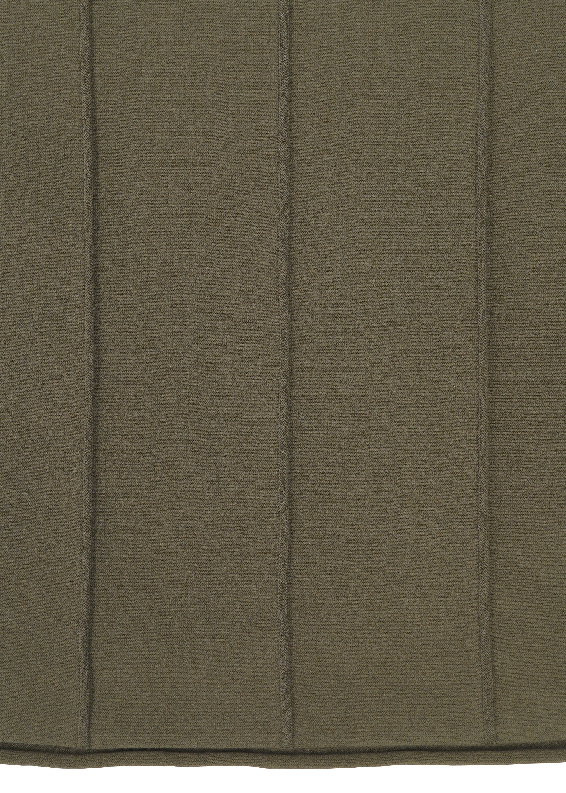 A detail shot of the HAAT RADIAL LINE KNIT shirt.