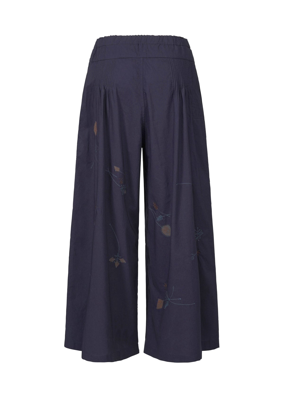 A detail shot of the HAAT DAMI LEAVES trousers.