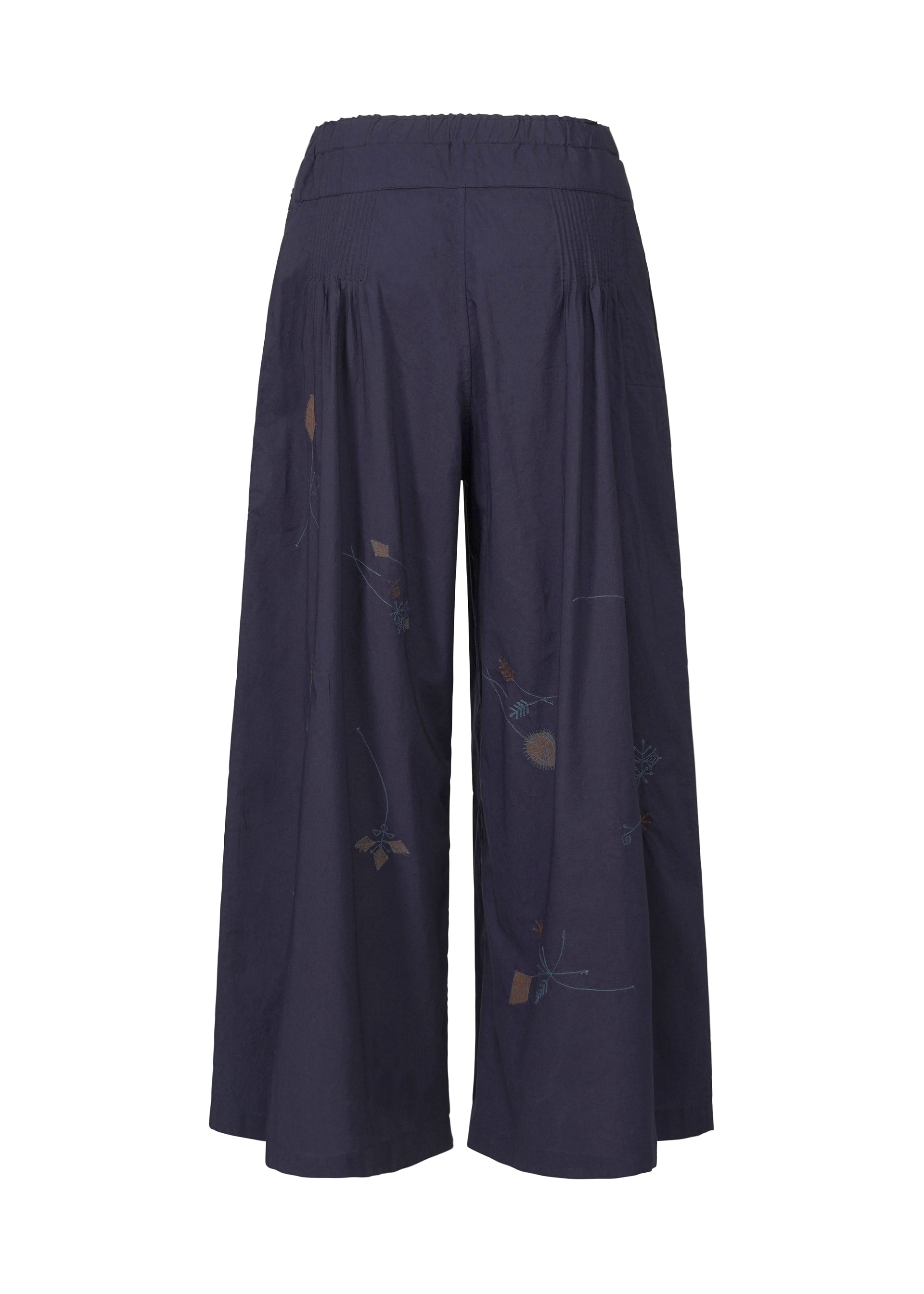 A detail shot of the HAAT DAMI LEAVES trousers.