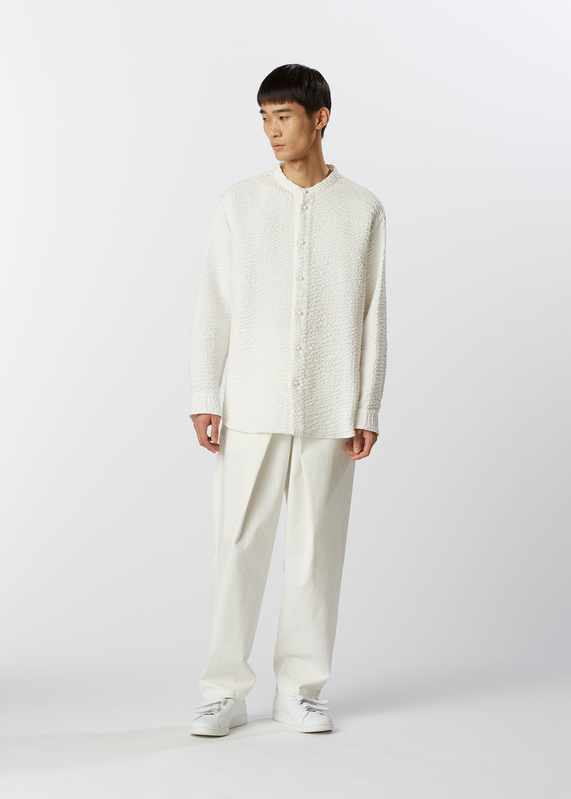 A model wears the HAAT 3 MUL MACHINE KABIRA '26SS clothing.