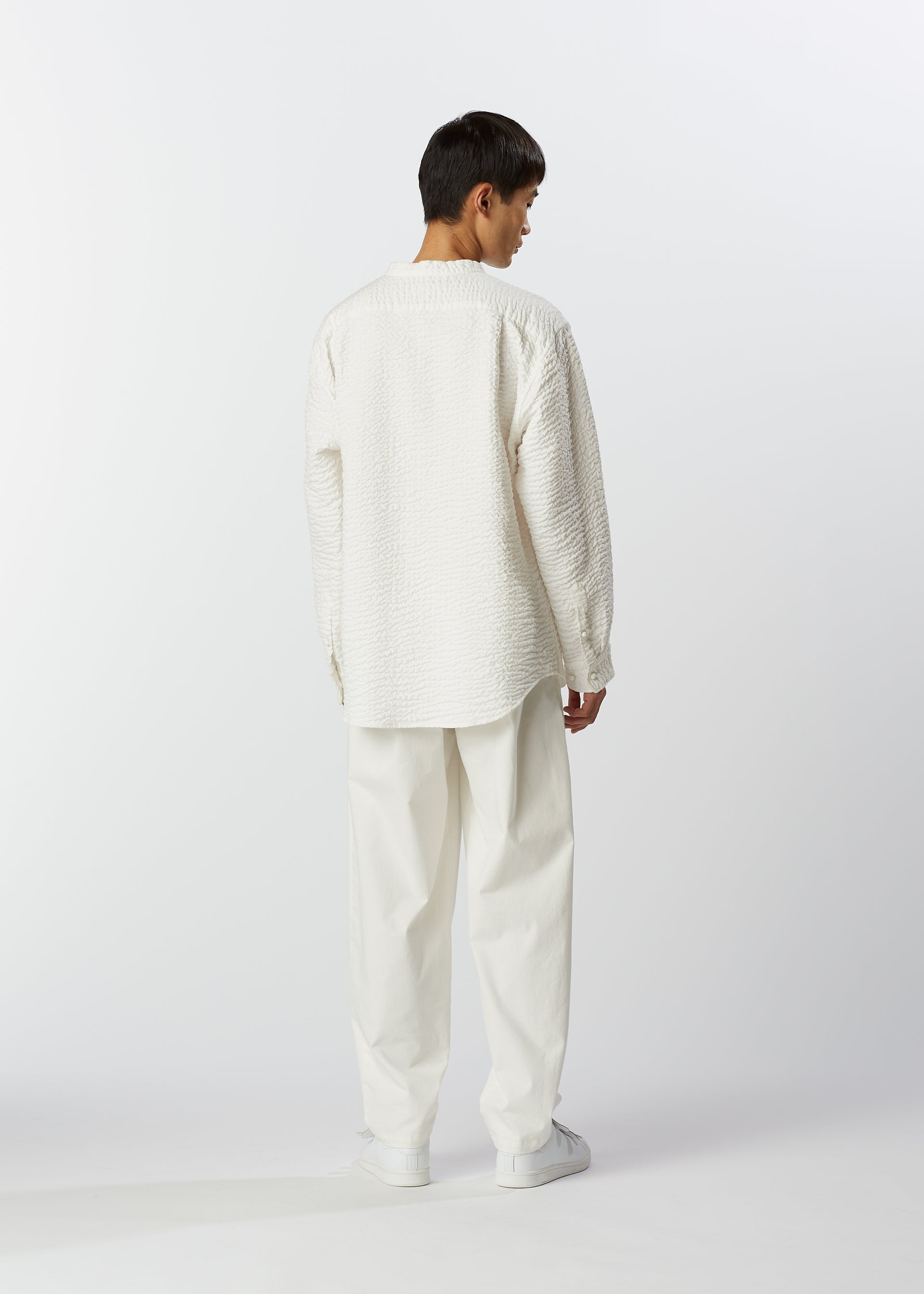 A model wears the HAAT 3 MUL MACHINE KABIRA '26SS clothing.