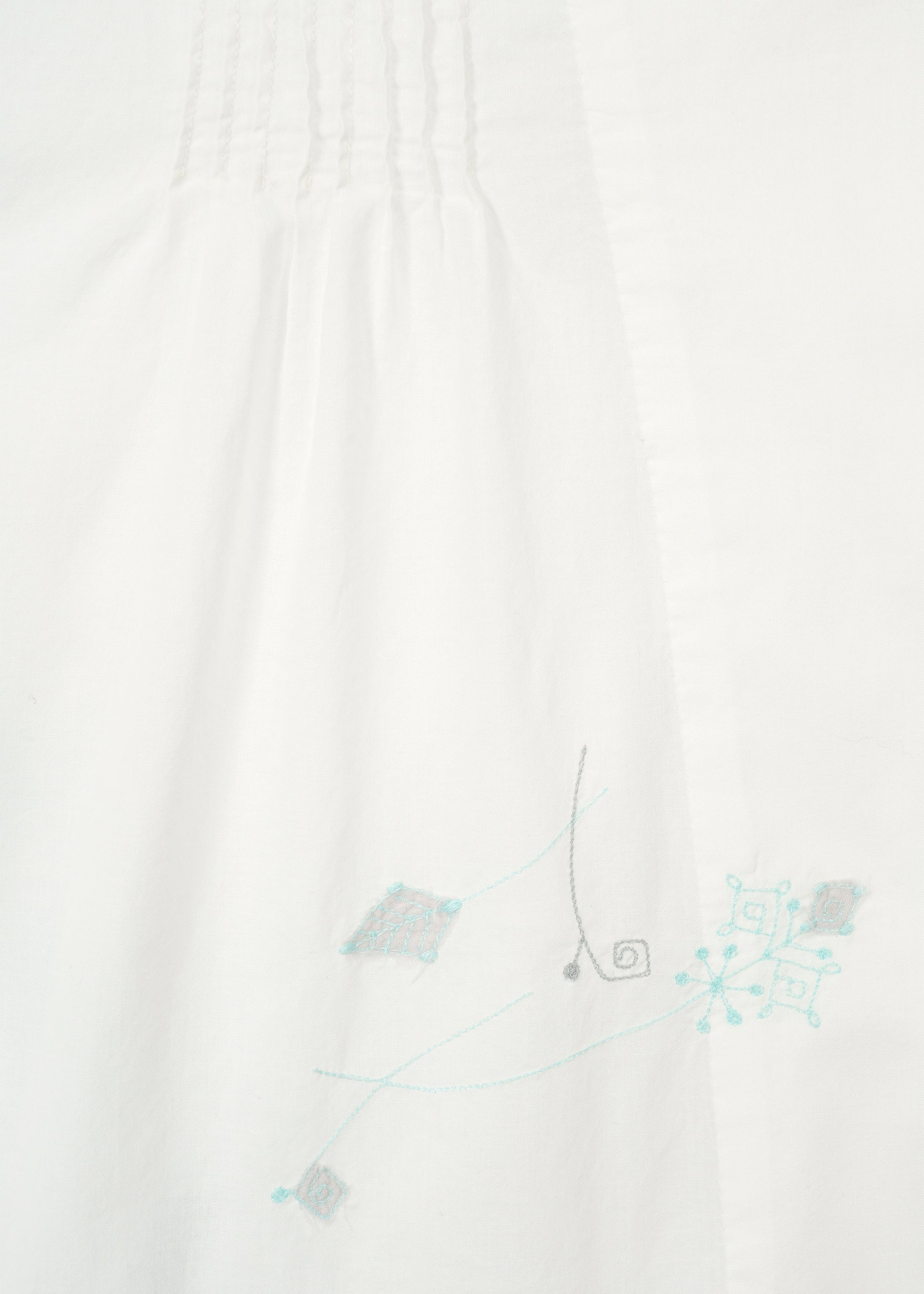 A detail shot of the HAAT DAMI LEAVES shirt.