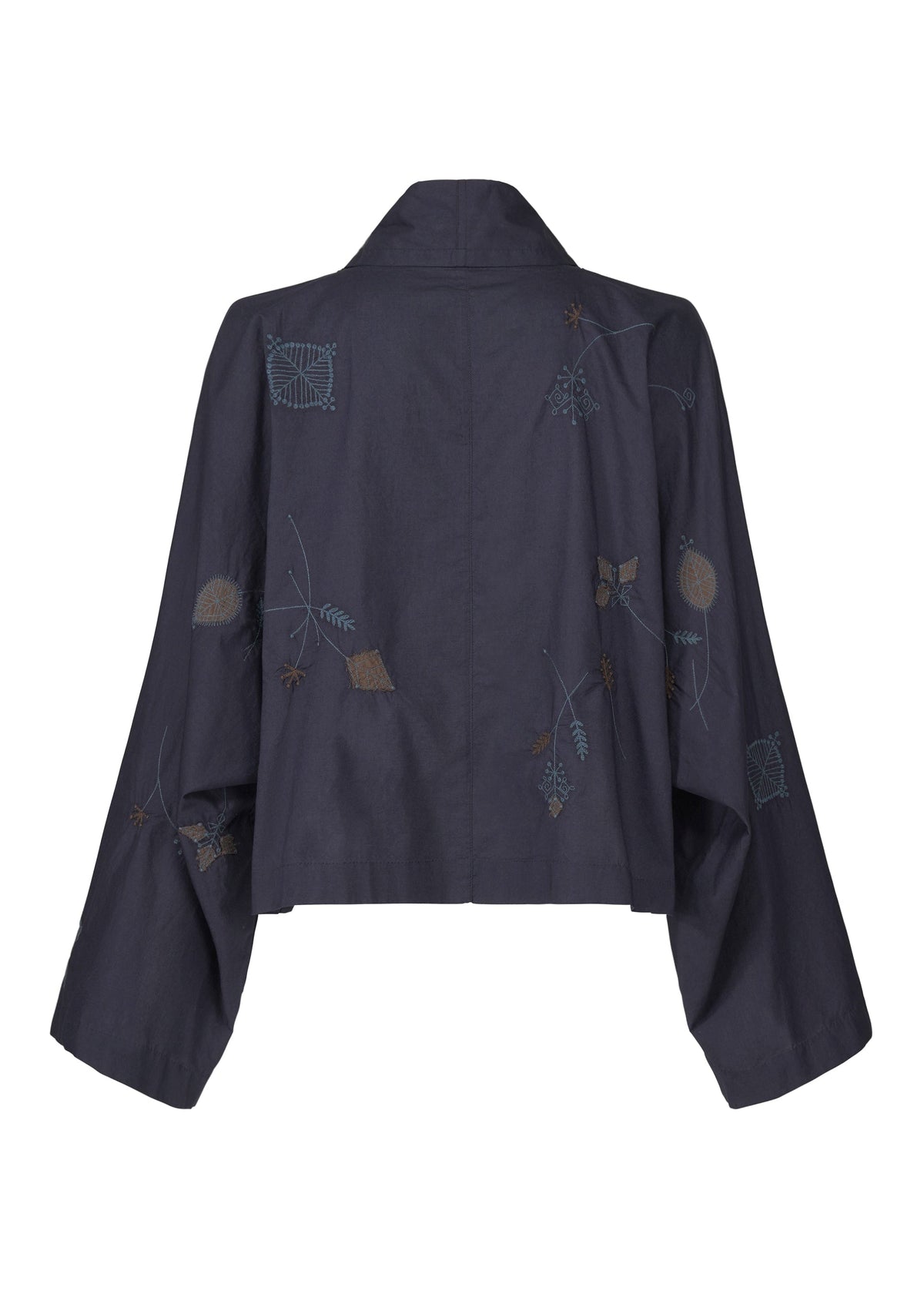 A detail shot of the HAAT DAMI LEAVES cardigan.