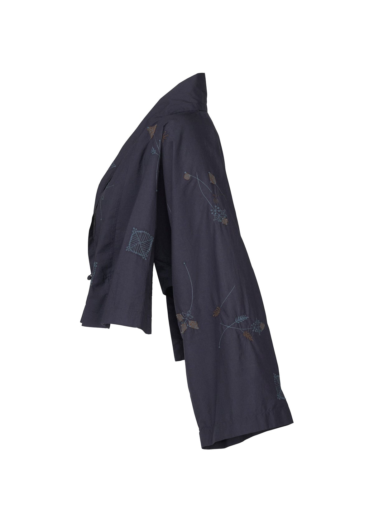 A detail shot of the HAAT DAMI LEAVES cardigan.