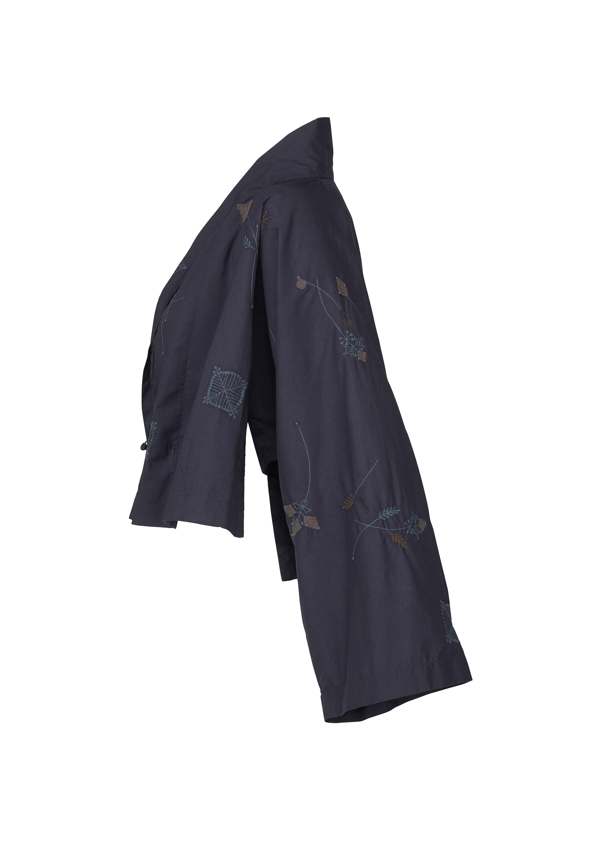 A detail shot of the HAAT DAMI LEAVES cardigan.