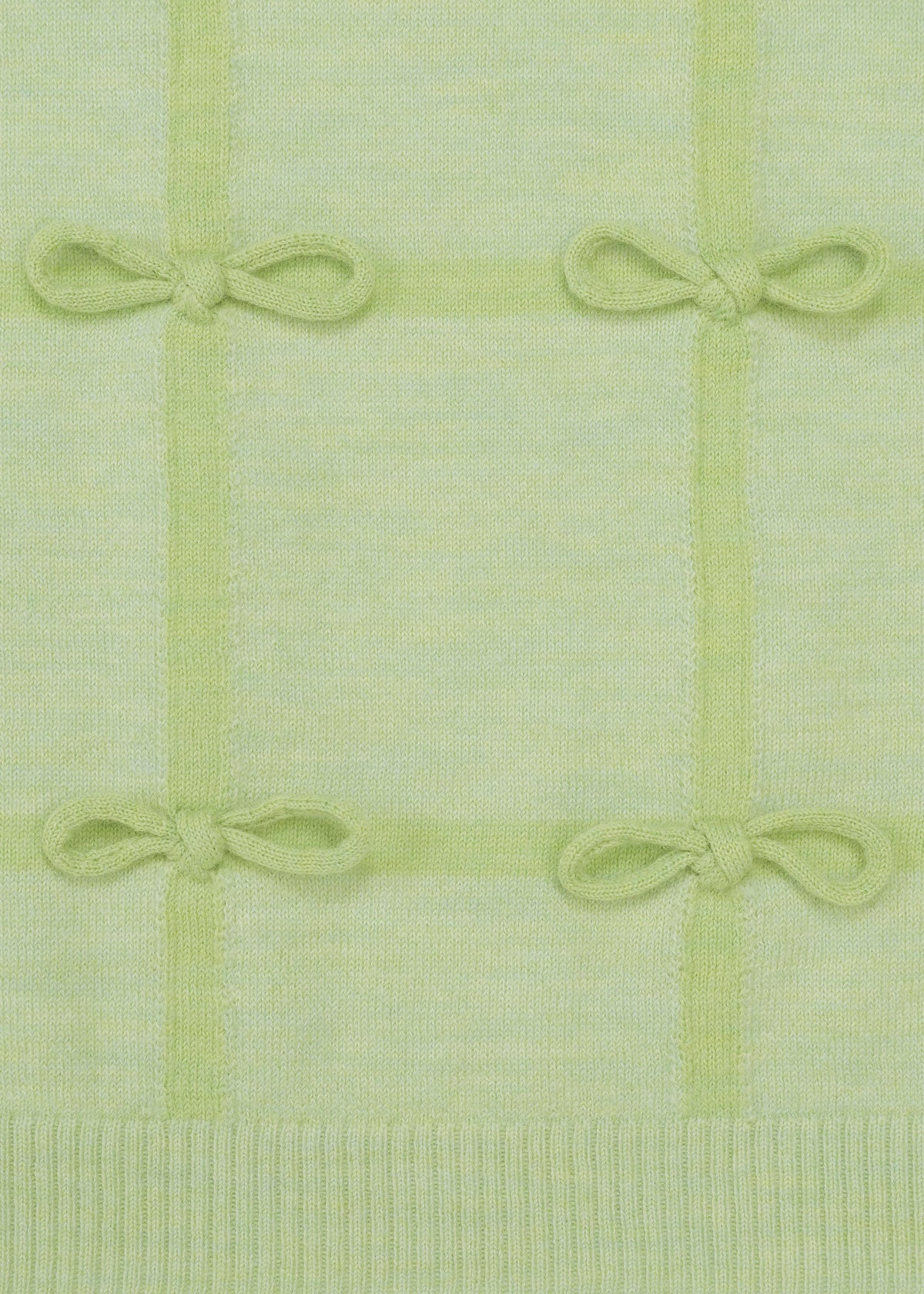 A detail shot of the HaaT RIBBON KNIT stole.