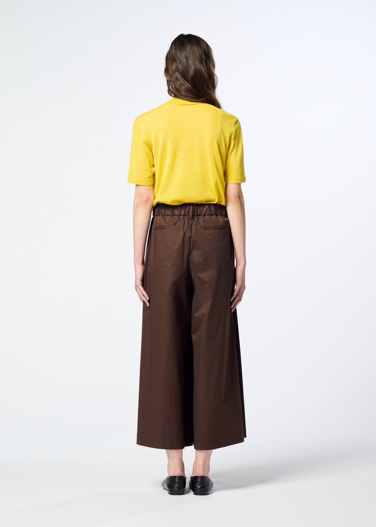 A model wears the HaaT COTTON STRETCH BOTTOM cotton-stretch-bottom-trousers-brown.