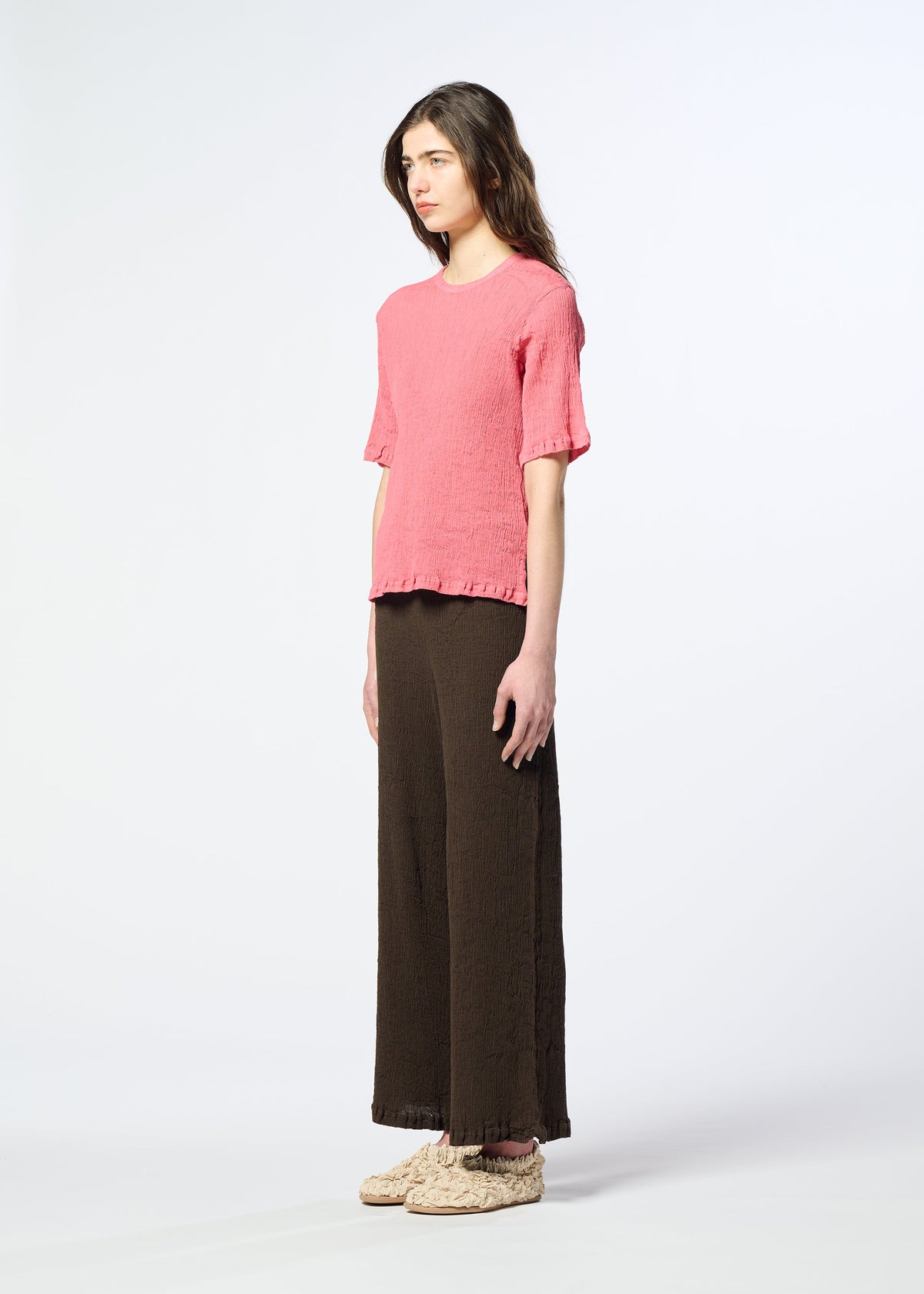 A model wears the HaaT KYO CHIJIMI AUGUST kyo-chijimi-august-trousers-dark-brown.