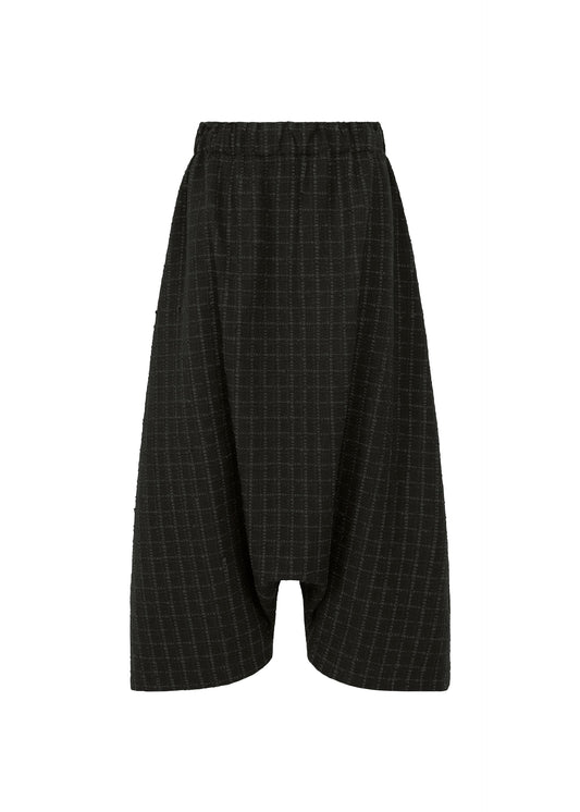 A product shot of the HaaT SAKIORI trousers in black.