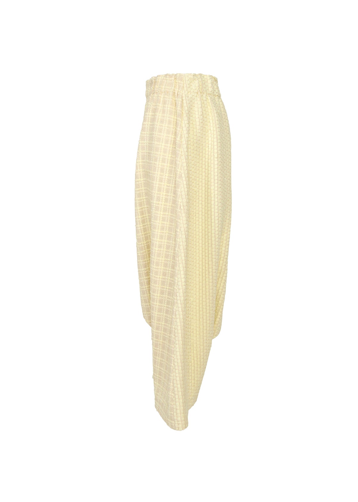 A detail shot of the HaaT SAKIORI trousers.