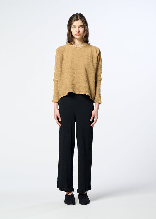 A model wears the HaaT KYO CHIJIMI 2WAY kyo-chijimi-2way-top-brownish-black.