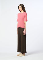A model wears the HaaT KYO CHIJIMI AUGUST kyo-chijimi-august-top-coral.