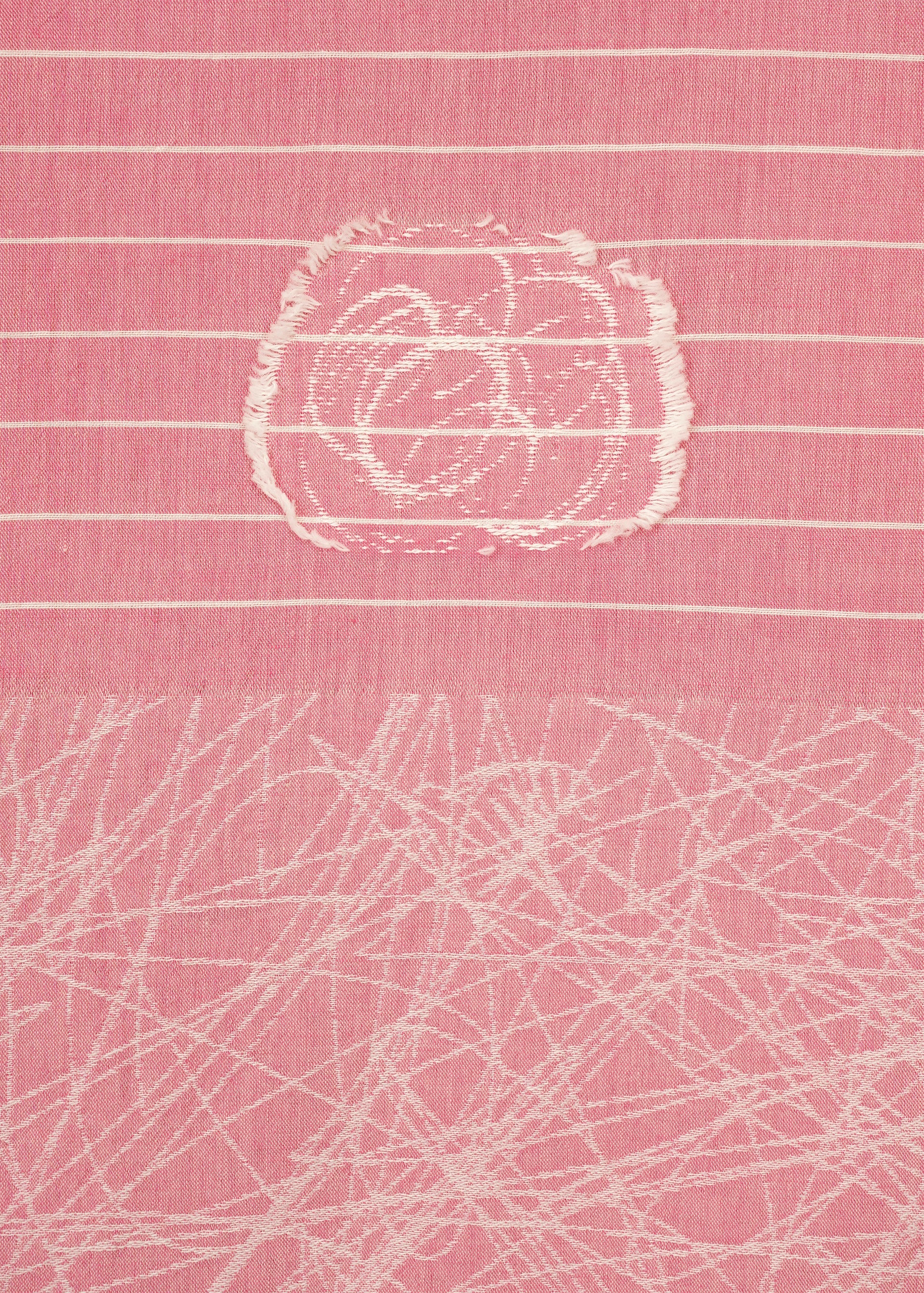 A detail shot of the HaaT ONE STROKE DRAW shirt.