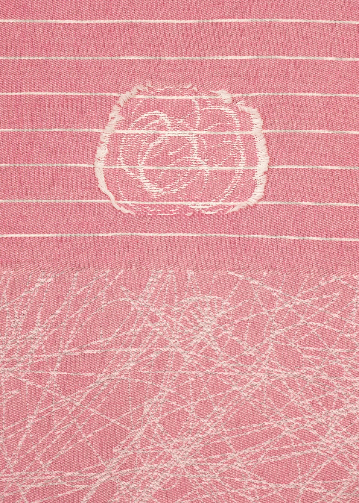 A detail shot of the HaaT ONE STROKE DRAW shirt.