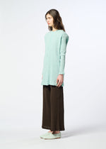 A model wears the HaaT KYO CHIJIMI AUGUST kyo-chijimi-august-cardigan-coral.