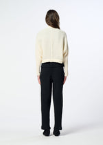 A model wears the HaaT KYO CHIJIMI 2WAY kyo-chijimi-2way-open-front-cardigan-ivory.