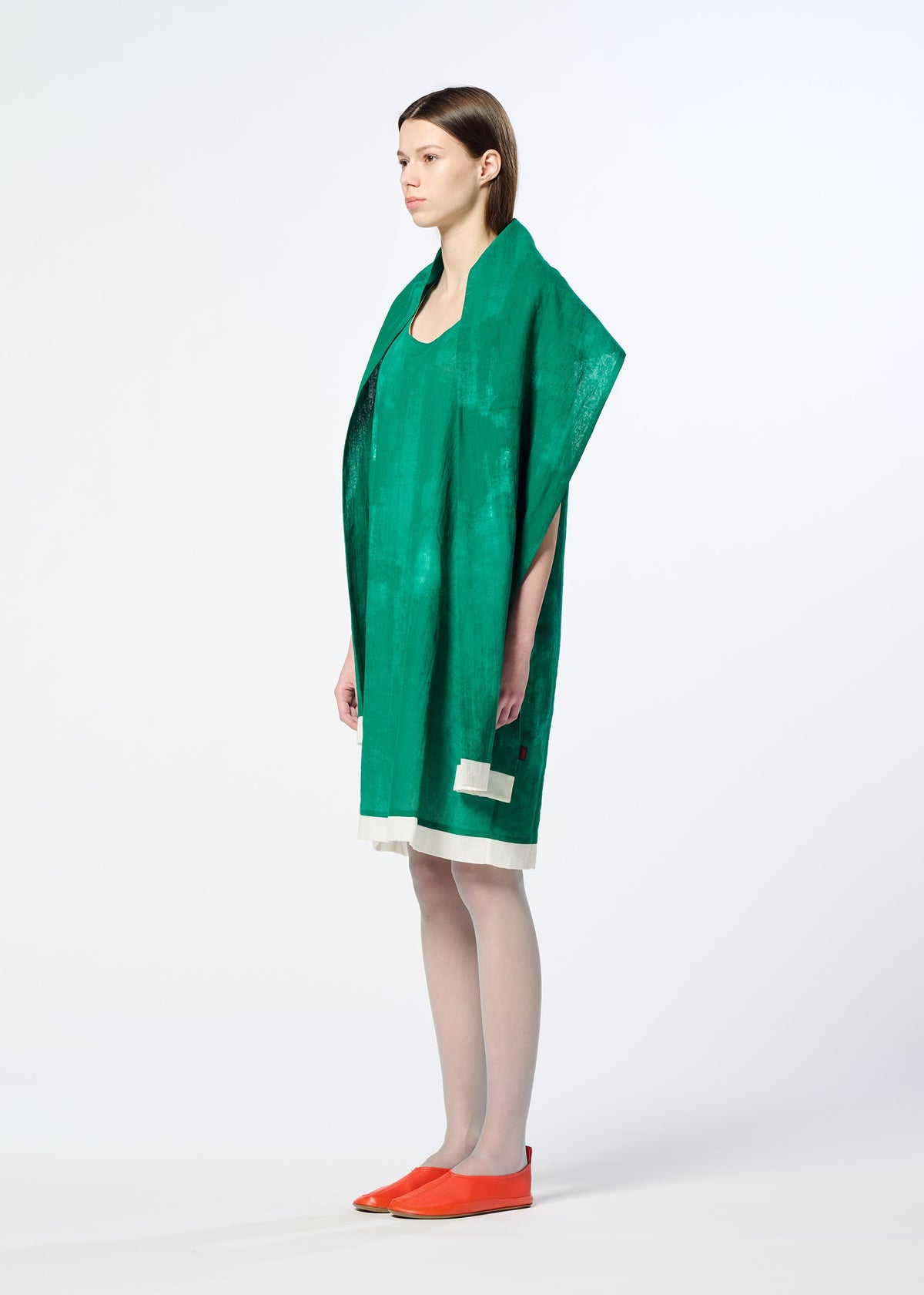 A model wears the HaaT WALL WHITE HEM tunic.