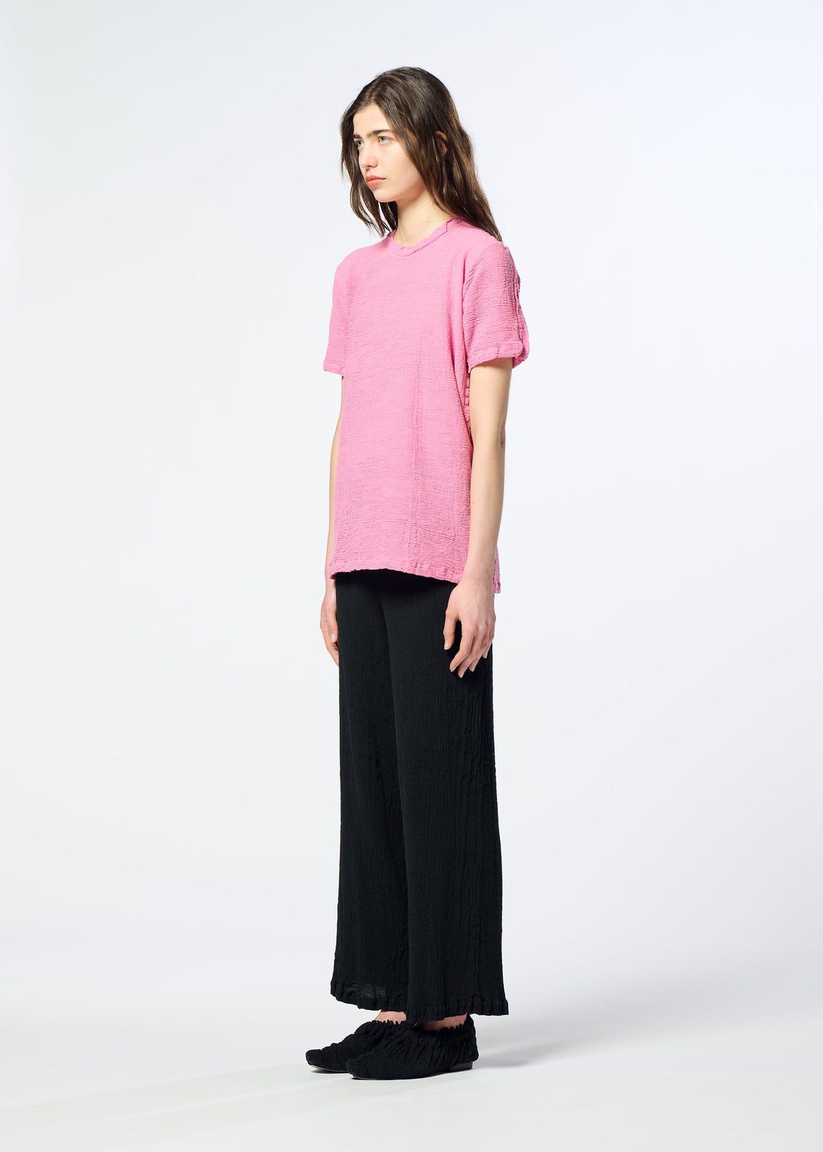 A model wears the HaaT KYO CHIJIMI 2WAY kyo-chijimi-2way-tunic-camel.