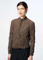 A model wears the HaaT KUMO SHIBORI kumo-shibori-cardigan-brown.