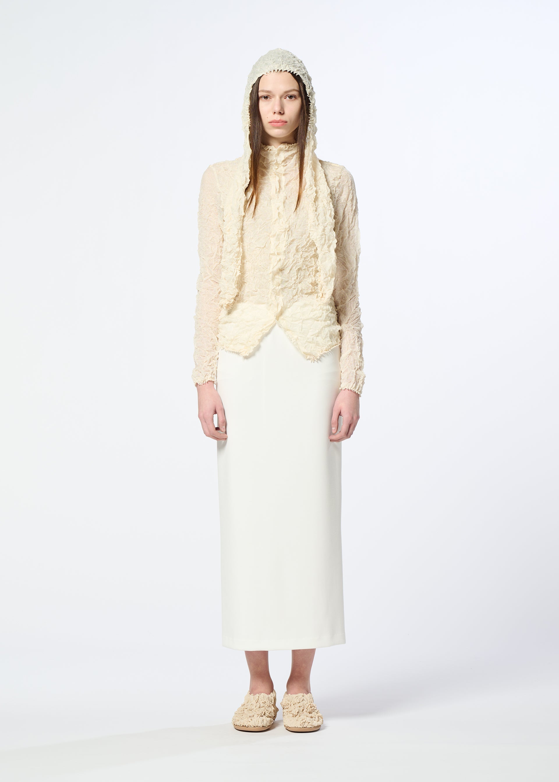 A model wears the HaaT KUMO SHIBORI KNIT SHEER cardigan.