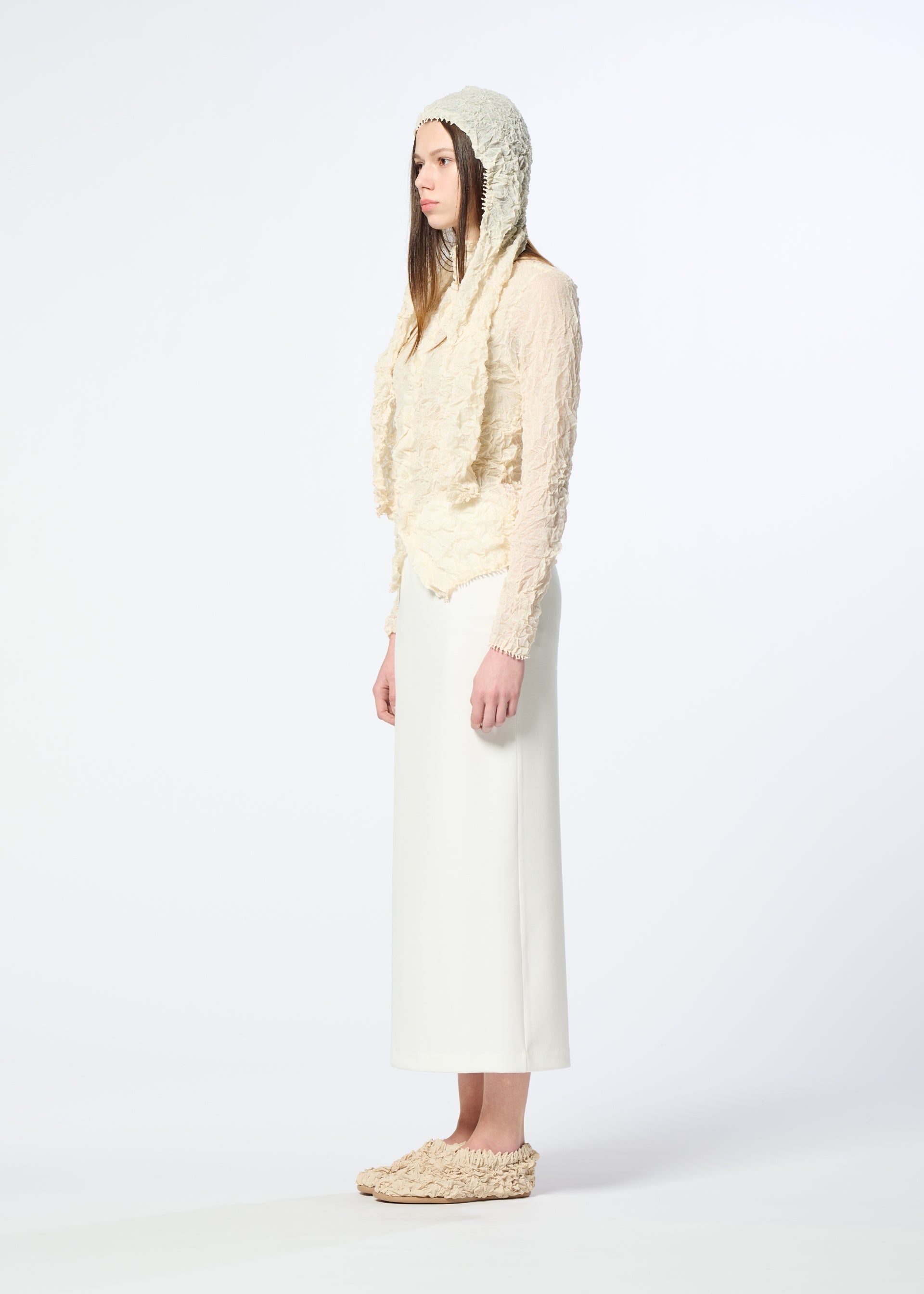 A model wears the HaaT KUMO SHIBORI KNIT SHEER cardigan.