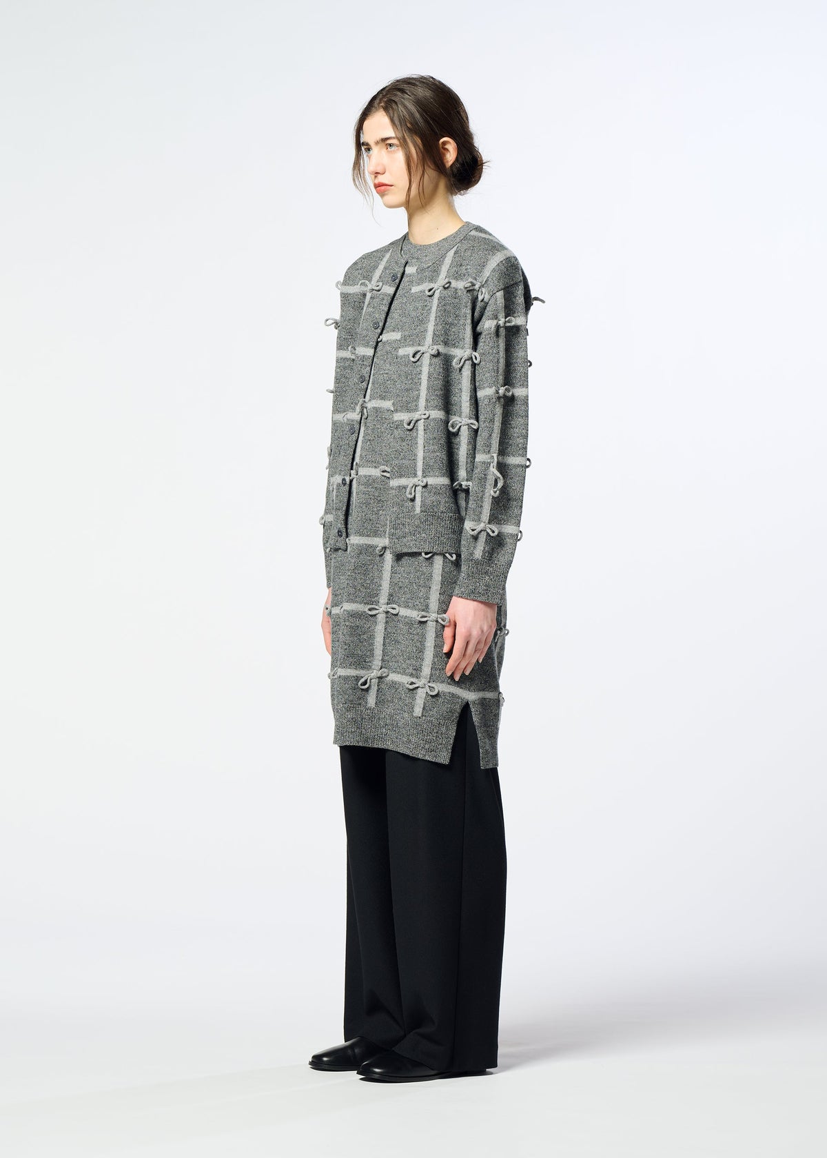 A model wears the HaaT RIBBON KNIT ribbon-knit-cardigan-grey.