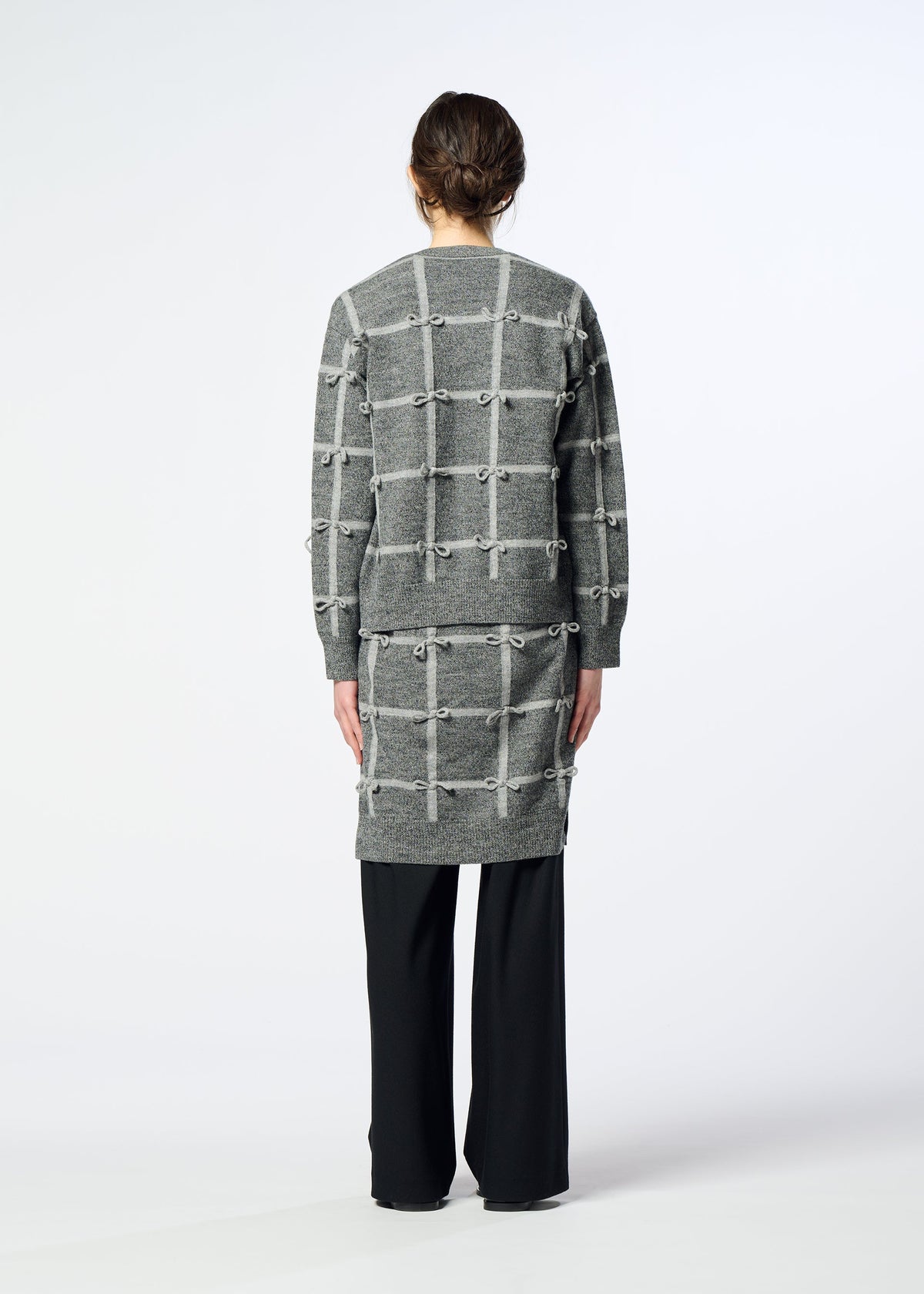 A model wears the HaaT RIBBON KNIT ribbon-knit-cardigan-grey.