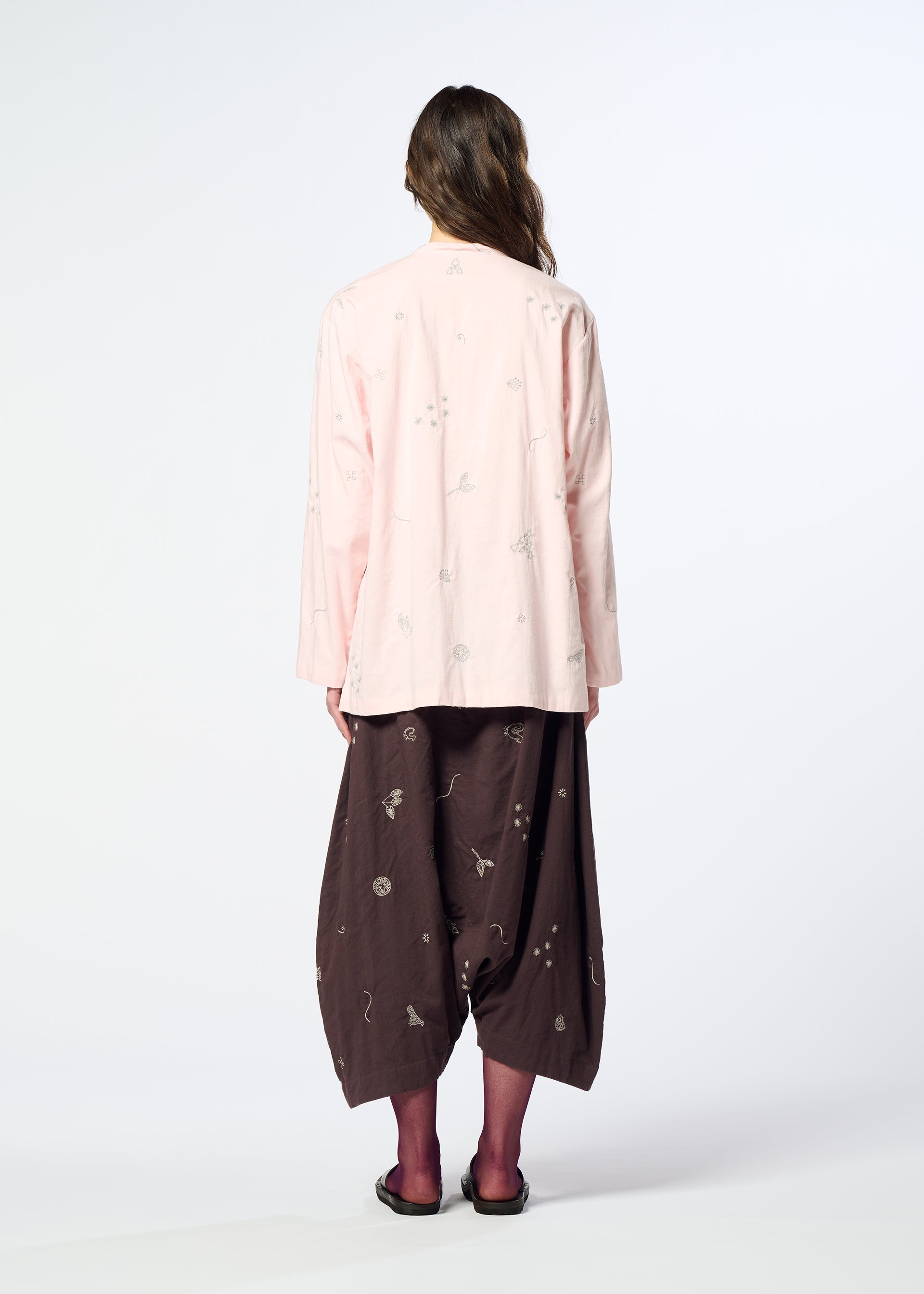 A model wears the HaaT MULMUL BHILL mulmul-bhill-trousers-walnut-brown.